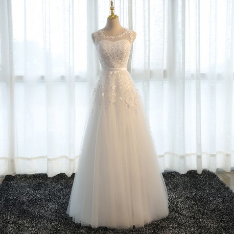 bílé tylové svatební šaty s krajkovým živůtkem Luna M