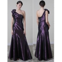 Tmavě fialové společenské šaty