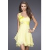 žluté krátké šaty plesové