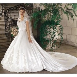 svatební šaty bílé luxusní