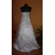 luxusní svatební šaty Stella - čistě bílé, zdobené perlami