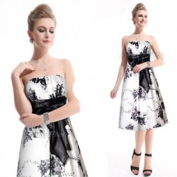 krátké bílé společenské šaty s černými květy Arnica
